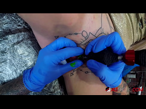 ❤️ Hottie Sully Savage anu tato pisan ngagaduhan tato dina klitorisna ☑ video sex dina su.credit-assorti.ru ❌